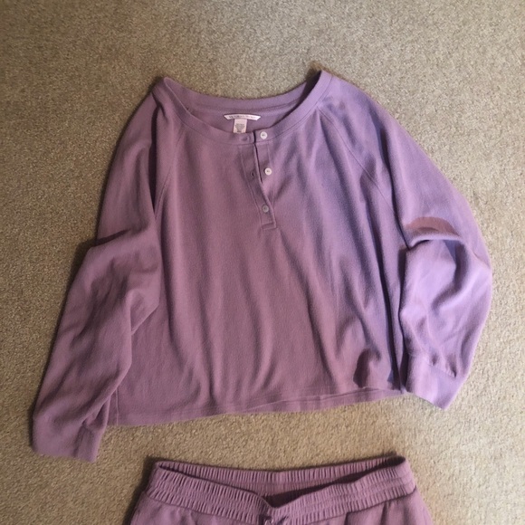 Victoria's Secret Lavender Lounge Set with pockets - Picture 6 of 9